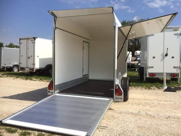 Reboque de oficina C300 com porta traseira e porta lateral