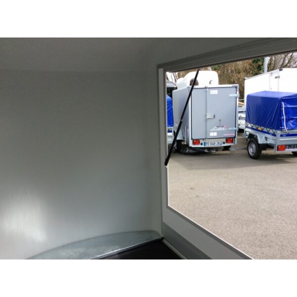 Reboque de oficina C300 com porta traseira e porta lateral - Image 9